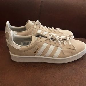 Never worn Adidas campus women’s size 10